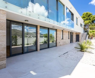 Moderne vile na prodaju u Okrugu s pogledom na more