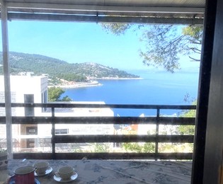 Rinnova la casa dei tuoi sogni vicino al mare a Solta