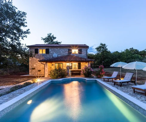 Stone house with a pool for sale near Labin in Croatia