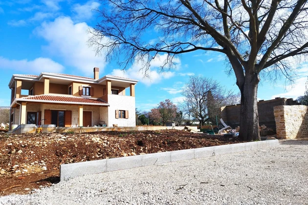 Isztria, Poreč: Kővilla tengerre néző kilátással
