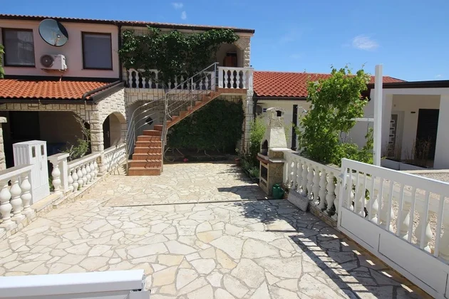 Terraced house with two apartments 60 meters from the sea and beach