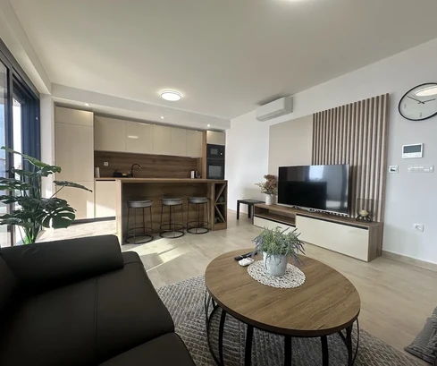 Appartement de luxe avec terrasse sur le toit à 50 m de la mer et vue panoramique sur Zadar et l'archipel