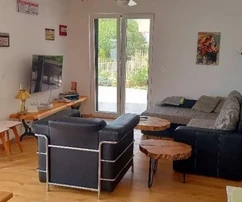 Seget Vranjica, 2-izbový apartmán 81 m2 len 60 m od mora a pláže, bazén