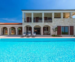 Nádherná kamenná vila s bazénem a upraveným výhledem, Istrie, Poreč