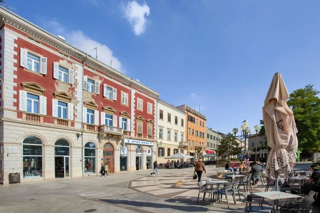 Pula, moderní čtyřpokojový byt v centru města o rozloze 140 m²