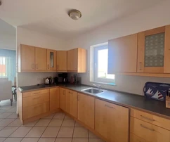 APPARTEMENT DUPLEX ATTRACTIF AVEC VUE PARTIELLE SUR LA MER, À 300 M DE LA MER !