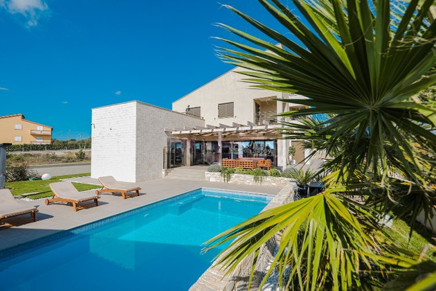 Modern Villa with a swimming pool in a quiet location near Zadar