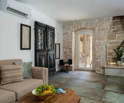 Incantevole casa rustica in pietra disponibile a Marčana in Croazia