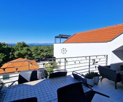 Imponujący dwupoziomowy penthouse w pobliżu plaży na wyspie Brač na sprzedaż