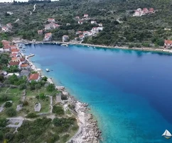 Trogir-Okolica, Drvenik Veliki, stavebný pozemok 615 m2, 200 m od mora
