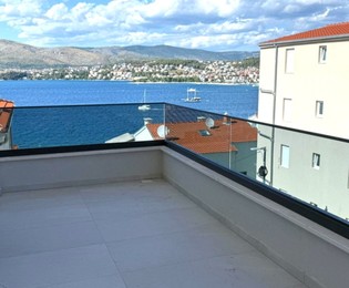 Ático de lujo en Čiovo con impresionantes vistas al mar