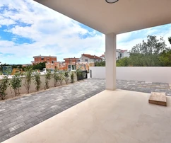 Vodice - appartamento con giardino in una piccola villa urbana