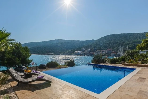 Villa de luxe à vendre avec vue sur la mer près de Trogir en Croatie