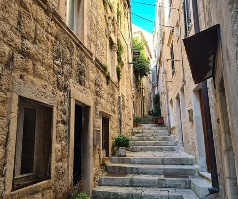 Steinhaus im Zentrum von Korčula zu verkaufen in Kroatien