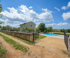 Istria, Poreč: Authentic Istrian stone house with pool for sale