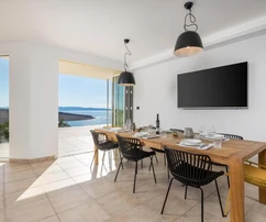 Villa junto al mar en venta en Kraljevica, Croacia