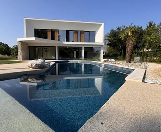 Luxusvilla medencével és sportpályával eladó Horvátországban