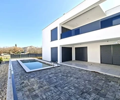 VILLETTA BIFAMILIARE CON PISCINA E VISTA MARE, A 1000 M DALLA SPIAGGIA!