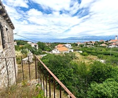 Zabytkowy kamienny dom z ogrodem w Mircach na wyspie Brač na sprzedaż