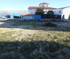 Terrain constructible en deuxième rangée face à la mer