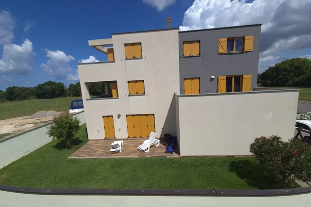 Freistehendes Apartmenthaus in Fažana zu verkaufen in Kroatien