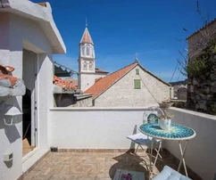 Trogir, Centro, casa a schiera di tre locali 174m2 nel centro storico