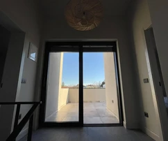 Nowoczesna willa z basenem na sprzedaż w Marčanie w Chorwacji