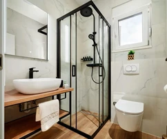 Moderní vila s bazénem na prodej v Dugém Ratu v Chorvatsku