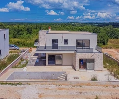 Villa in pietra con piscina in vendita a Tar-Vabriga in Croazia
