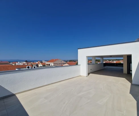 Vir - Apartamento de tres dormitorios con terraza en la azotea, vistas al mar y alrededores