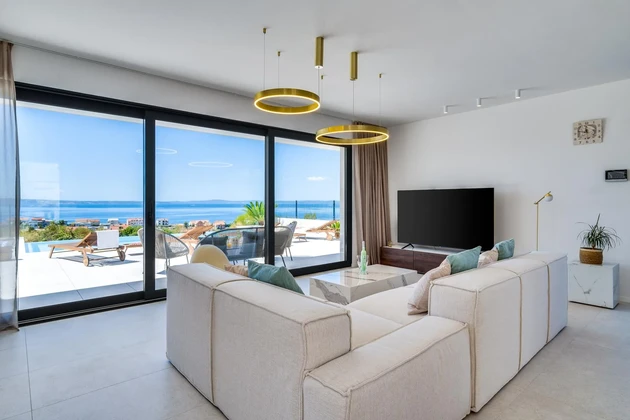 Villa moderna con piscina en venta en Podstrana, Croacia