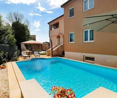 Istrie, Umag, spacieuse maison de vacances avec piscine et équipements bien-être<p></p>