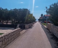 Südseite 90 Meter vom Meer entfernt Mehrfamilienhaus mit Garten