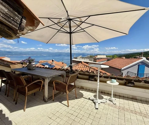 FELÚJÍTOTT ŐSHONOS KŐHÁZ TENGERRE NÉZŐ KILÁTÁSSAL!