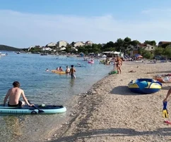 <p>Marina, Sevid, terrain constructible de 547 m2, deuxième rangée de la mer et de la plage</p>