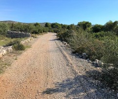 Parcelas edificables en Brac en venta en un pueblo tranquilo