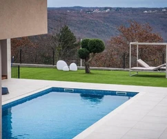 Istria, Tinjan, luksusowy nowoczesny dom z podgrzewanym basenem i panoramicznym widokiem na Učka