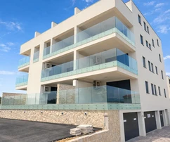 Pag, Povljana, dvoupokojový byt ve špičkové novostavbě, zahrada, 87,27 m²