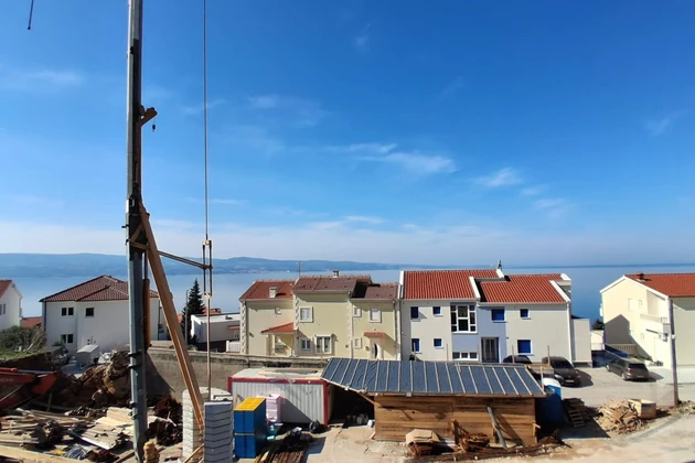 Omišská riviéra, dvoupokojový byt s balkonem a výhledem na moře v novostavbě, 75,95 m²