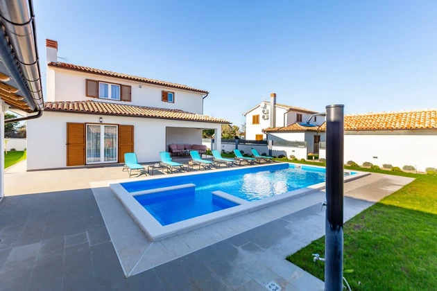 Casa di bellezza su tre piani con piscina, Istria, Ližnjan