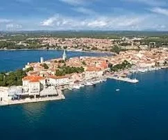 BAULAND 100 M VOM MEER UND 2 KM VOM ZENTRUM VON POREČ ENTFERNT - FÜR DEN BAU EINES HOTELS