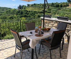 Buje, Istria – Casa in pietra ristrutturata con vista aperta