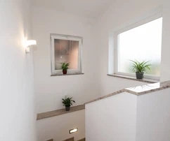 Modern villa eladó Matuljiban medencével Horvátországban