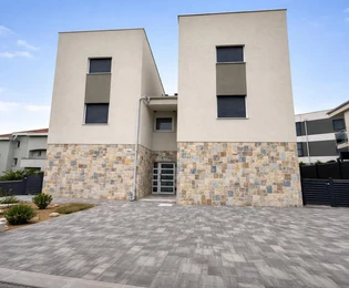 Pag, Šimuni, apartmán se čtyřmi ložnicemi v novostavbě, 100 m od moře