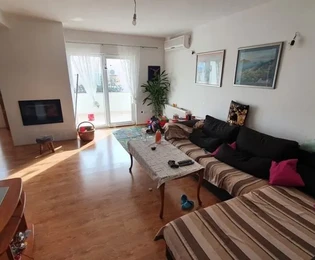 Čiovo, Okrug Gornji, trojizbový byt 135 m2, veľká terasa, garáž