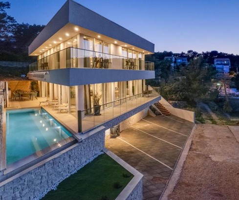 Luxusná vila na ostrove Hvar s dvoma bazénmi v blízkosti mora