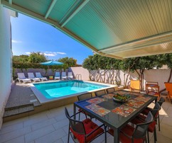 Charming Ciovo House with Pool and Garden for Sale