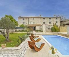 Svetvinčenat, Istria – Autentyczny kamienny dom z basenem