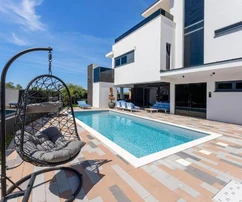 Luxusvilla in Sukošan in Meeresnähe zu verkaufen in Kroatien