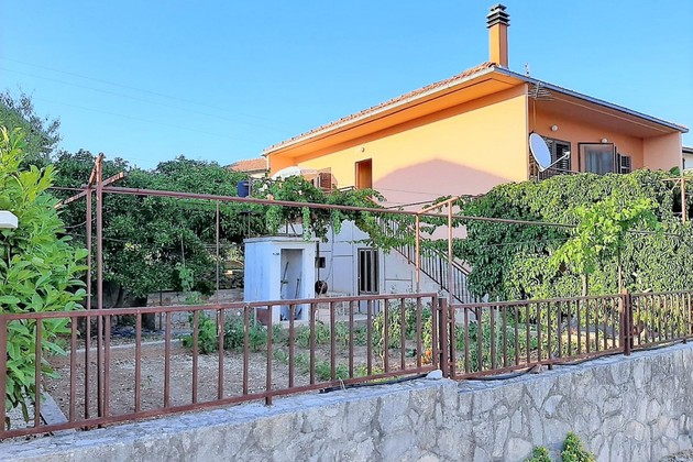 Encantadora casa familiar cerca de Rogoznica en venta